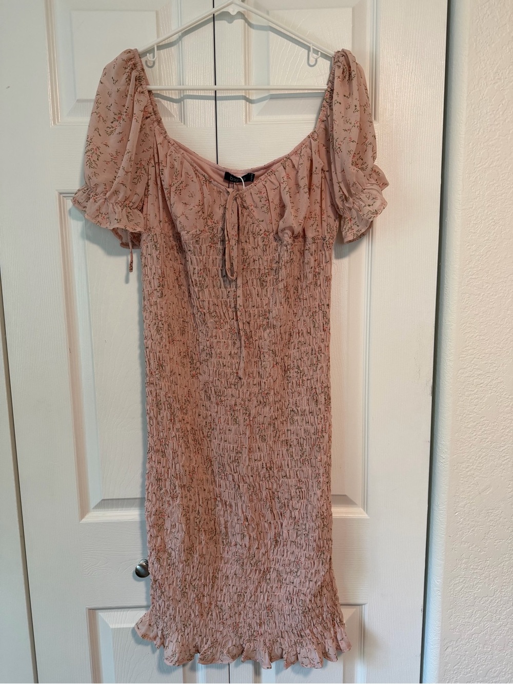 Boohoo Dusty Pink Floral Smocked Midi Dress with Puff Sleeves (Maternity)